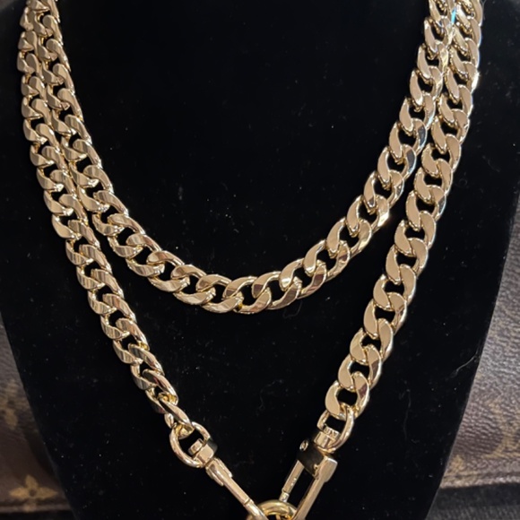 Louis Vuitton Padlock on Chain Gold Necklace - Picture 5 of 6